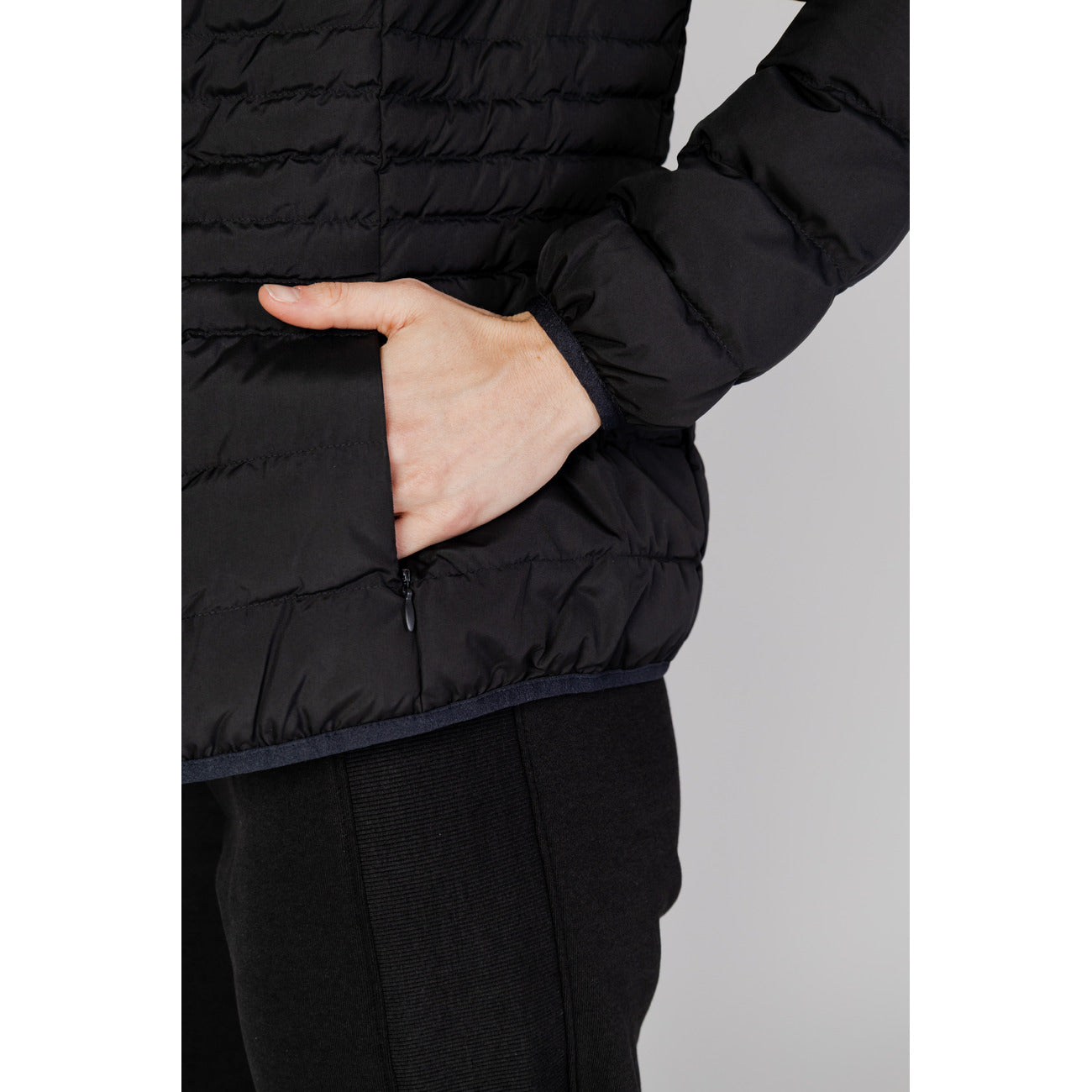 EA7 Emporio Armani Windjack Dames Zwart – Hoge Hals & 100% Polyester