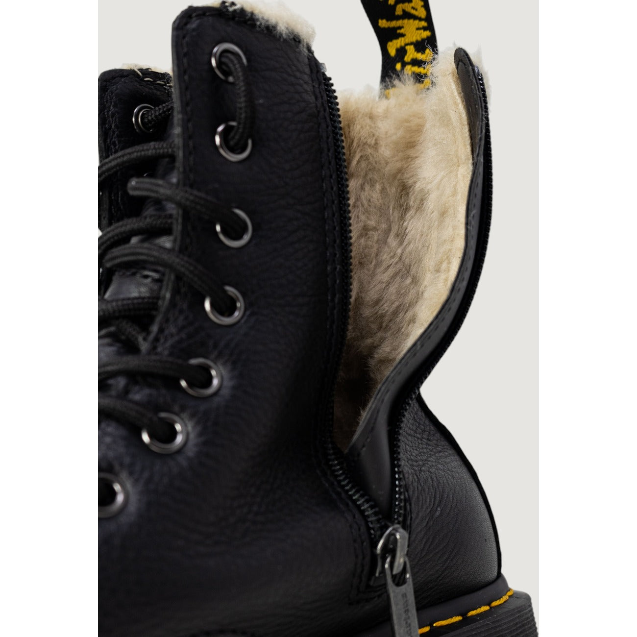 Dr. Martens Enkellaarsjes Dames Zwart – 100% Leer & Rubberzool